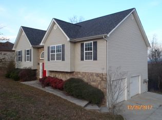 2033 Ashley Ln, Dalton, GA 30721