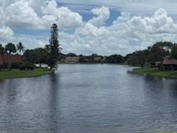 1534 W Harmony Lake Cir