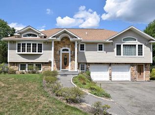 10 Jeffrey Ln, Great Neck, NY 11020