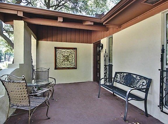 3rd image of 1110 Cheshire Ln