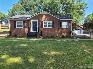 132 15th Ave NW, Hickory, NC 28601