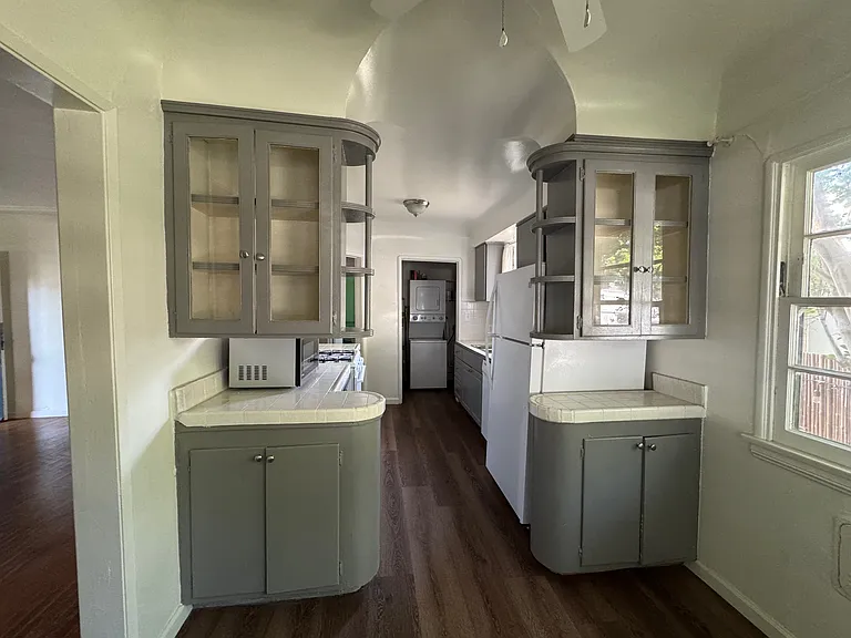 2822 Saint George St — Photo 10