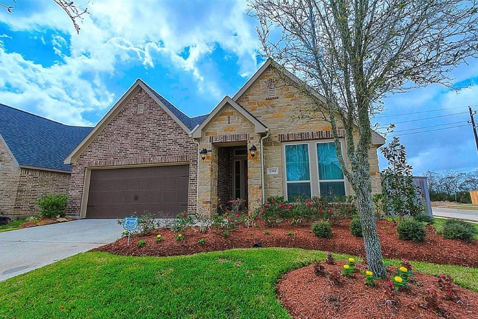 4 bed, 3.0 bath, 2446 sqft, $2,800 — Photo 1