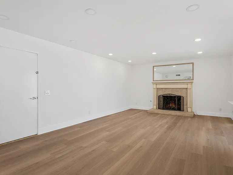 4051 Mistral Dr — Photo 11