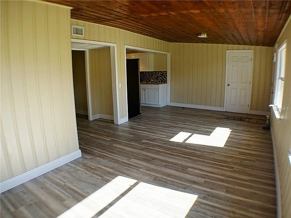 4th image of 1605 Rowland Ln