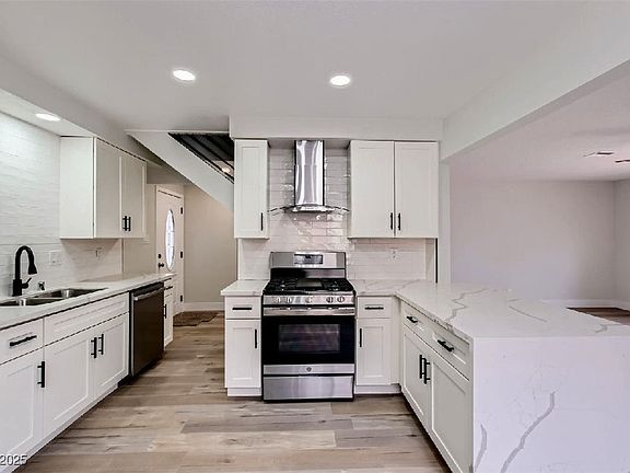 2nd image of 5129 Del Monte Ave