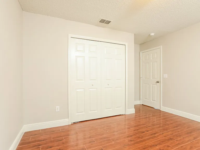 813 Shell Ln — Photo 11
