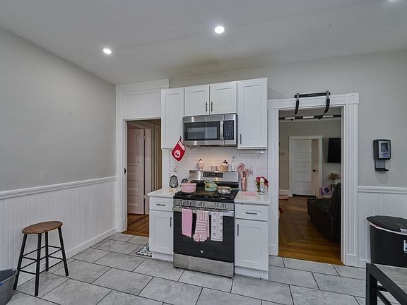 5th image of 11 Wolcott St