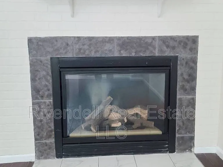 2044 Oakcrest Cir — Photo 4