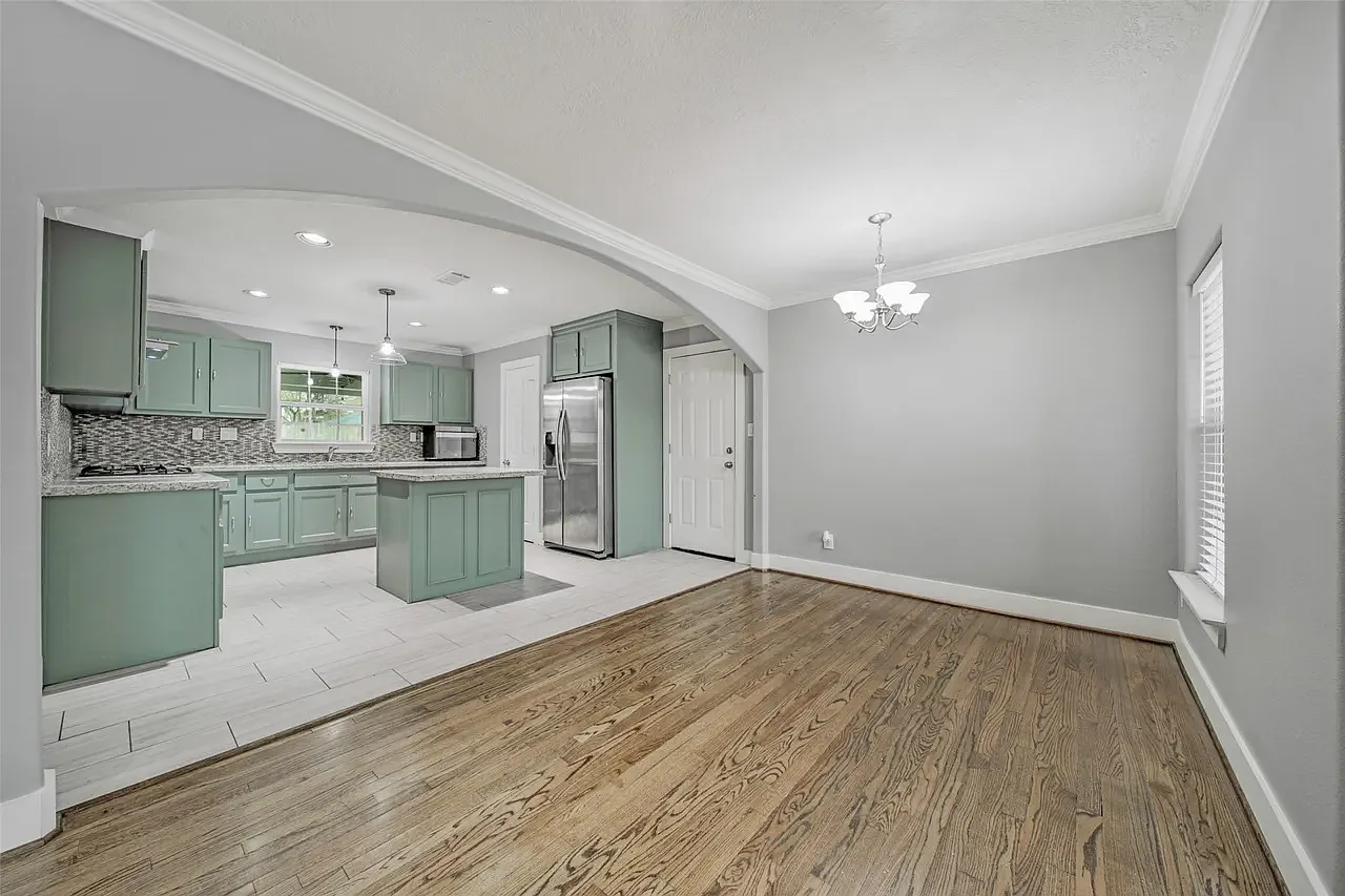 3 bed, 1164 sqft, $2,200 — Photo 4