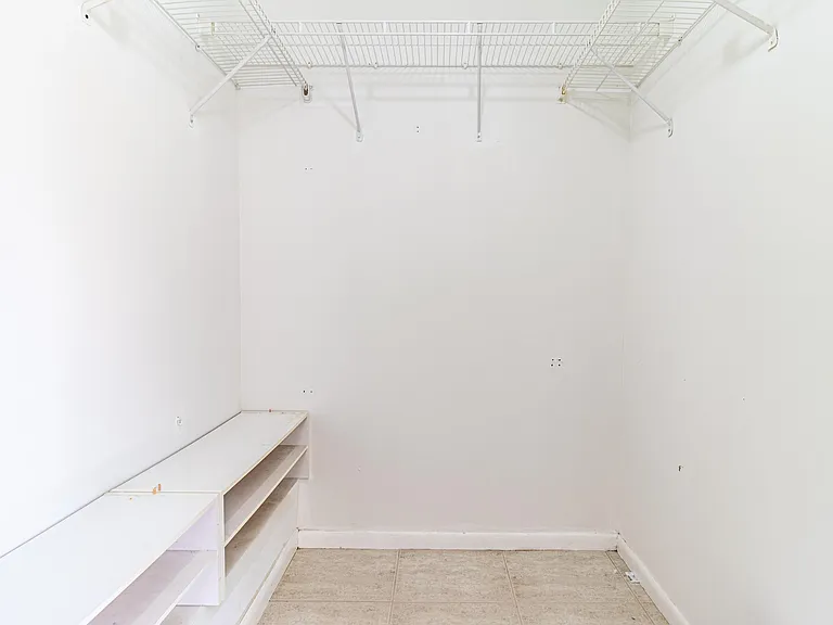 2826 SW 12th St — Photo 17