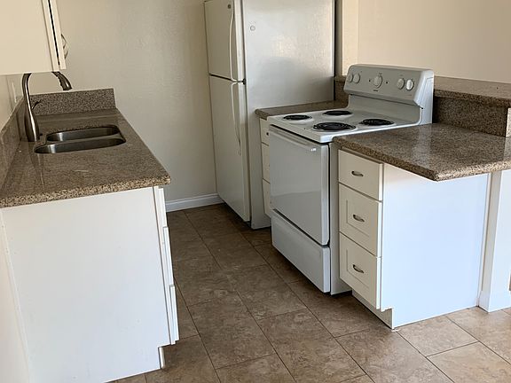 2nd image of 959 Greenfield Dr APT 9