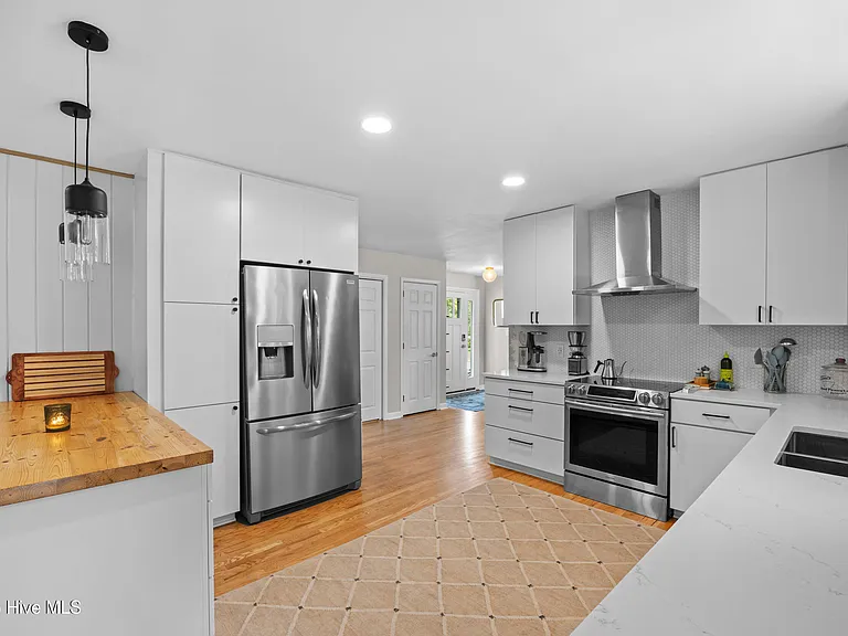 202 Windemere Rd — Photo 39
