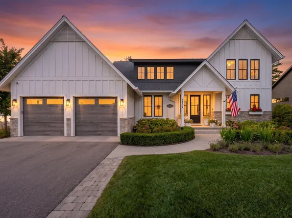 15724 Shoreline Ct, Traverse City, MI 49686