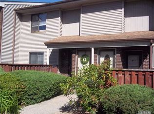 871 Skyline Dr, Coram, NY 11727