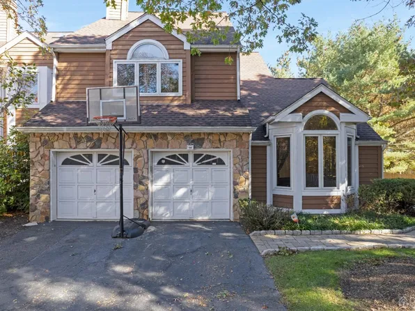 66 Chatsworth Ct, Edison, NJ 08820
