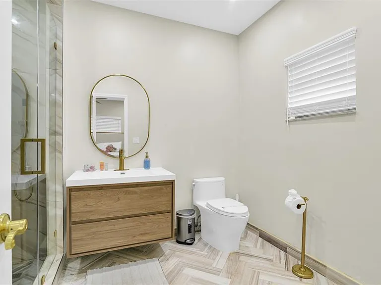 319 S Riverside Dr — Photo 48