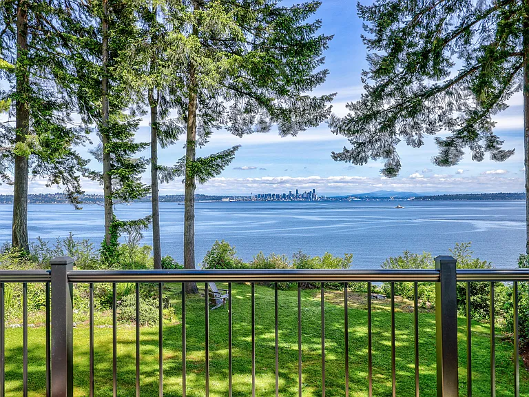 6782 Wing Point Rd NE — Photo 1