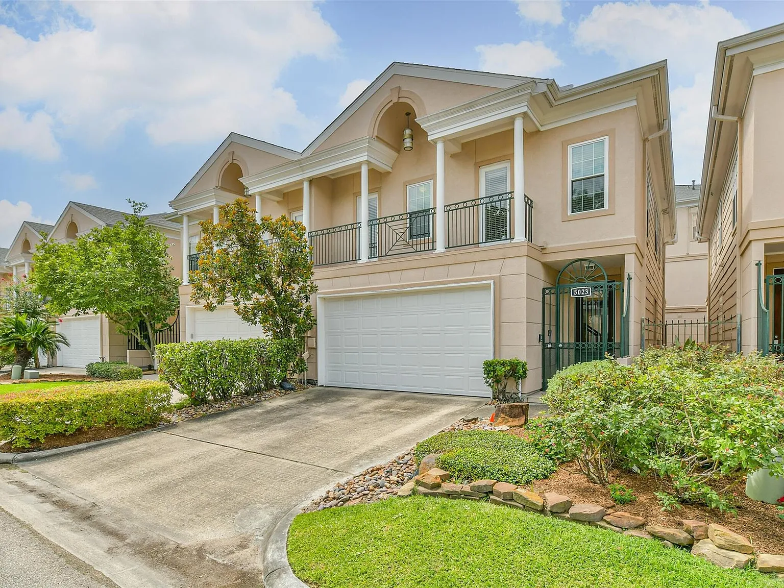 3 bed, 2.5 bath, 2380 sqft, $3,500 — Photo 1