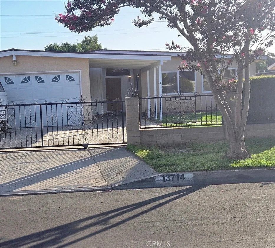 4 bed, 1246 sqft, $3,500 — Photo 1