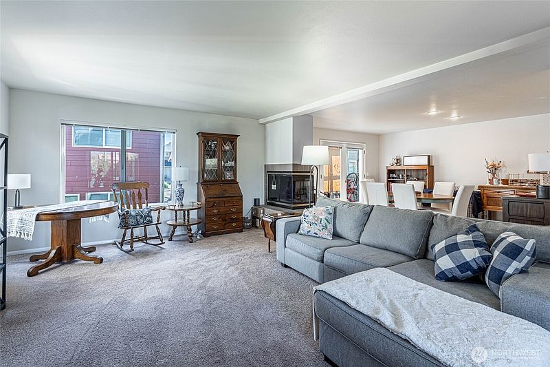 5th image of 433 W Webster Avenue
