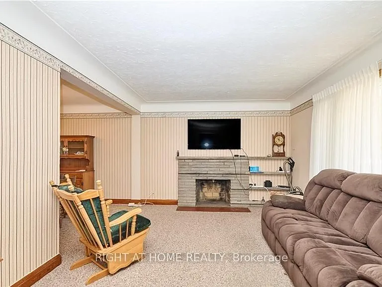 6357 Dorchester Rd — Photo 5