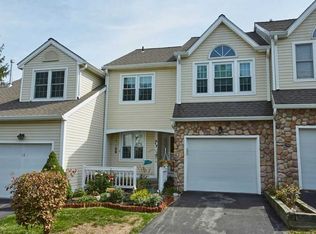 17 Spruce Ridge Dr #17, Fishkill, NY 12524