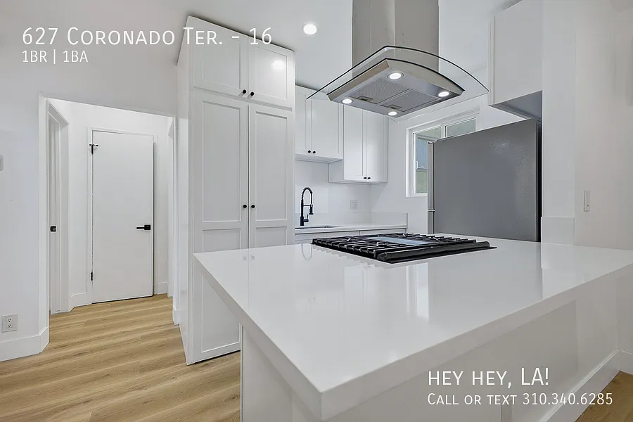 Modern One Bed + One Bath | Silverlake | In-Unit Laundry | Parking Available — Photo 2