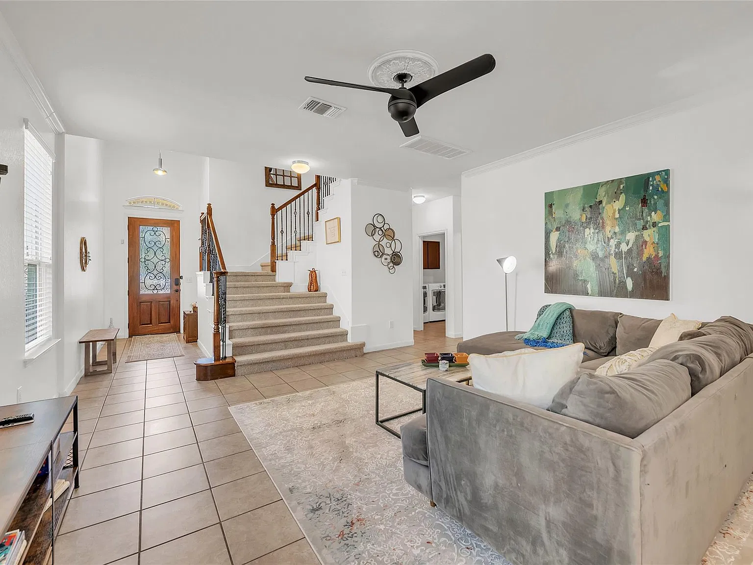 4 bed, 2.5 bath, 2325 sqft, $3,099 — Photo 4