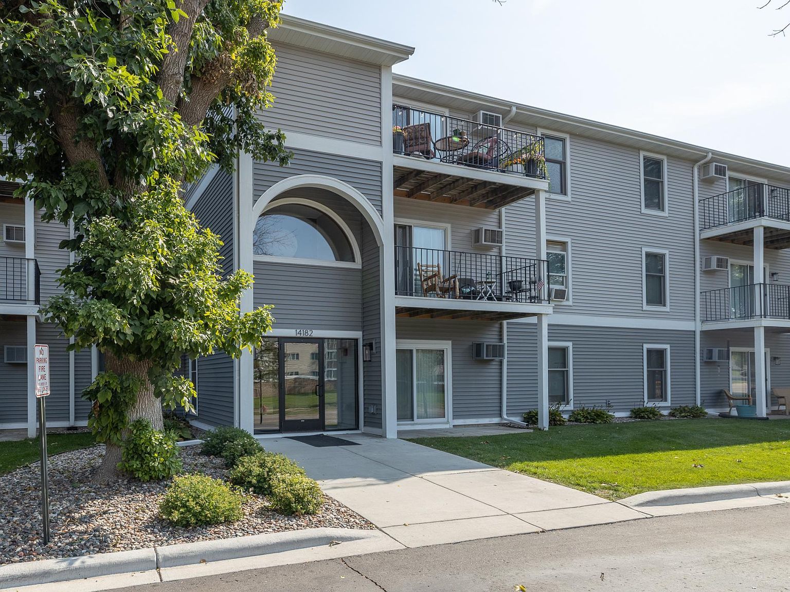 14182 Pennock Ave 304, Apple Valley, MN 55124 Zillow