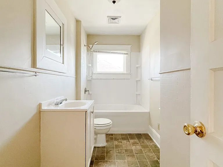 940 S 15th St — Photo 23