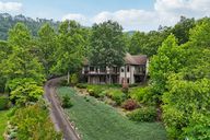 Twin Courts Dr-0606-008.jpg