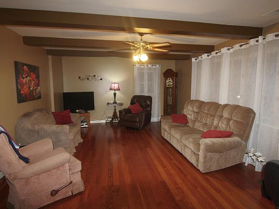 5th image of 1698 Christine Dr