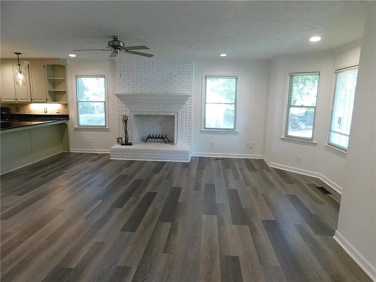 2460 Hinton Rd — Photo 3