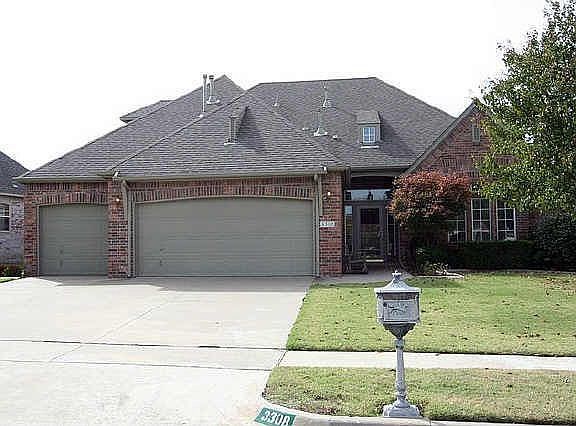 2nd image of 3308 N Oak Ave
