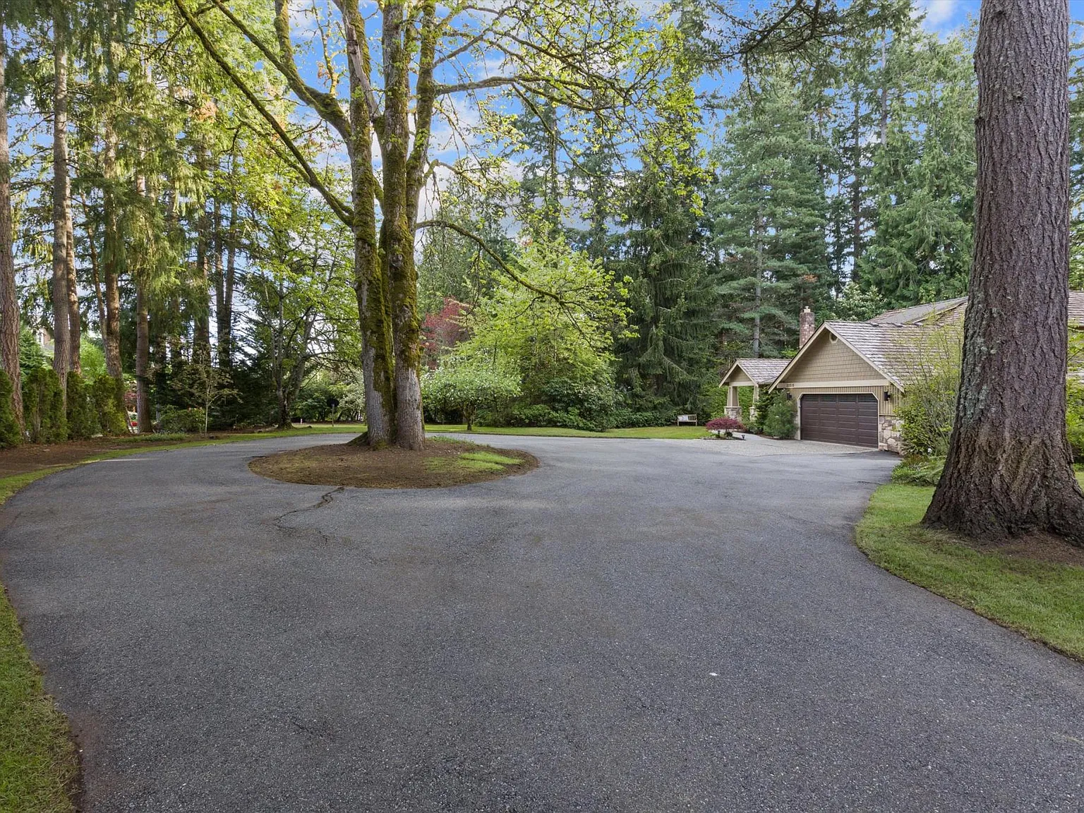6 bed, 3250 sqft, $5,800 — Photo 1