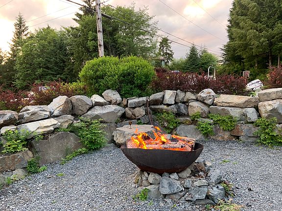 Fire pit, front yard