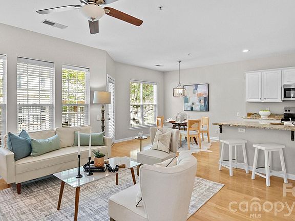 3rd image of 3224 Margellina Dr