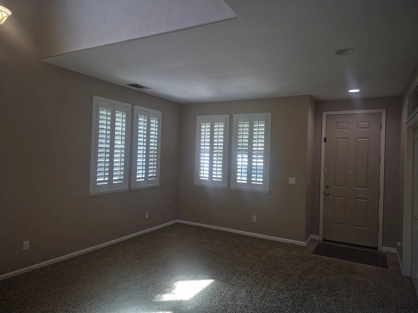 5 bedroom with 3 full baths in Westlake Community — Photo 3