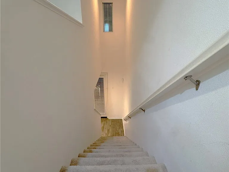 2710 Valor Ln — Photo 25