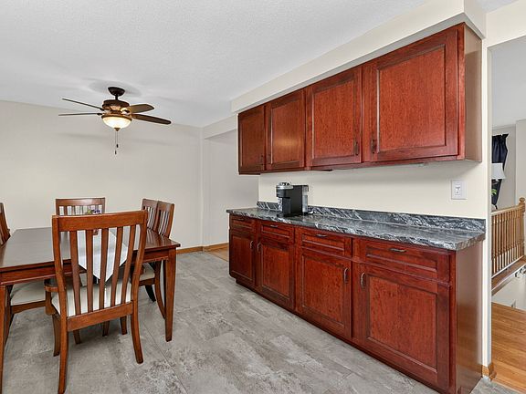 5th image of 906 Jeffery Ct