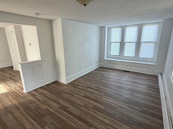 3rd image of 1841 Berdan Ave