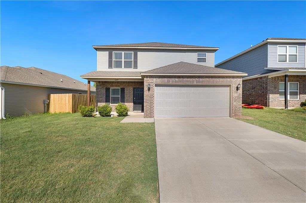 3 bed, 2.5 bath, 2021 sqft, $2,100 — Photo 2