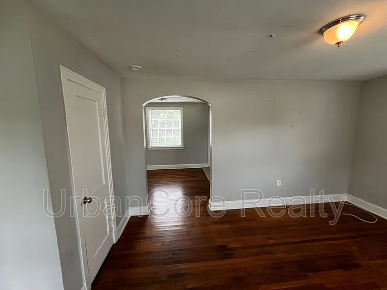 1807 National St — Photo 4