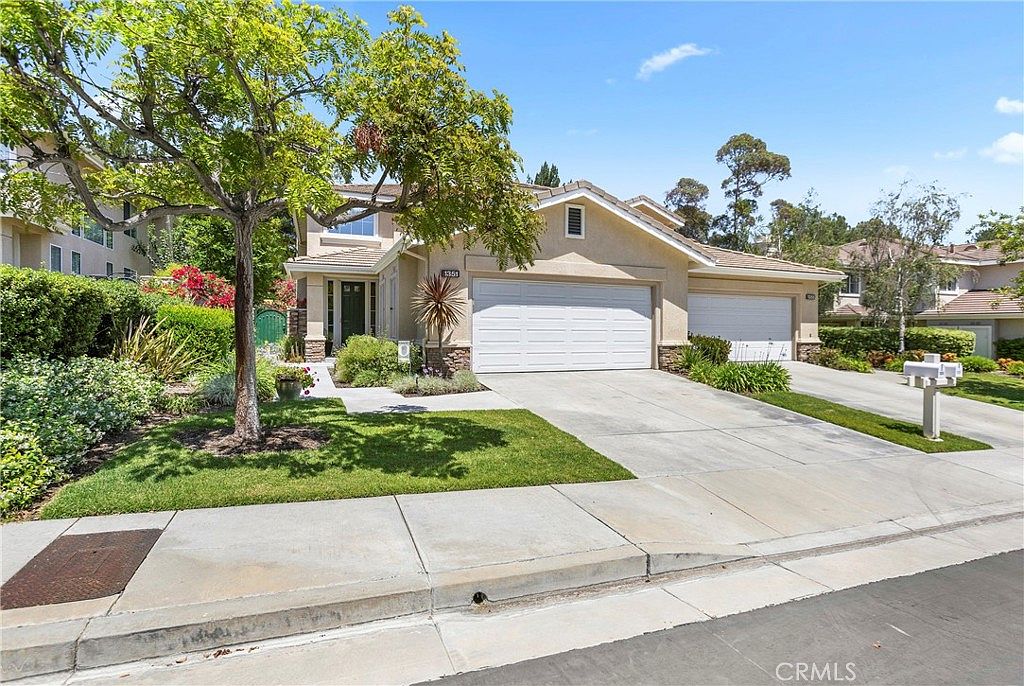 1351 Canterbury Ln