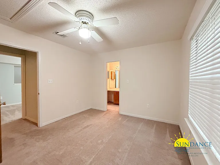 946 Ashley Ln #B — Photo 17