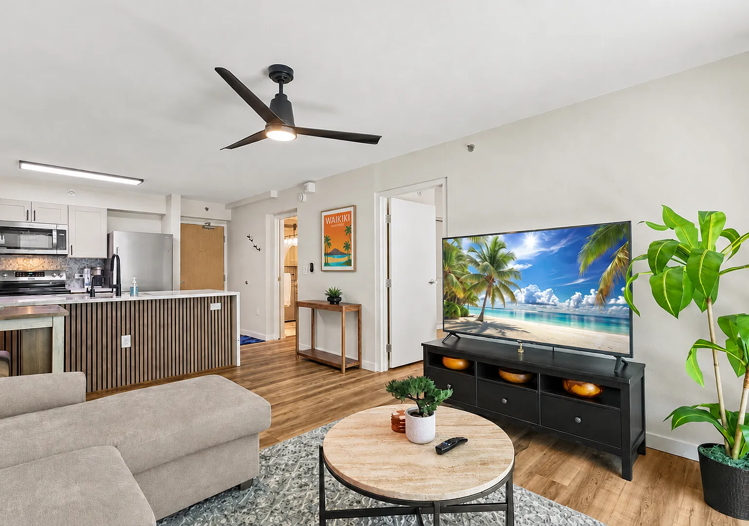 1BR/1BA high-rise condo in Salt Lake, pool + BBQ — Photo 1