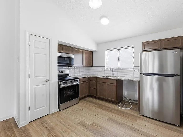 1409 Gatlinburg Ct — Photo 4