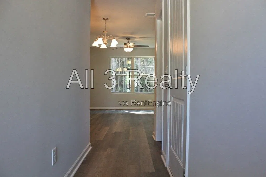 3 bed, 2.5 bath, 1336 sqft, $1,595 — Photo 4