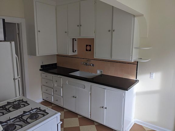 5th image of 418A Capitol St